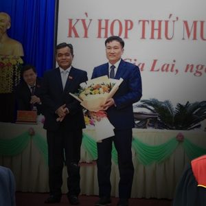 Chánh án “mặt thớt”, tay gieo rắc oan khiên cho dân, tay nâng con đặt trên đầu dân!